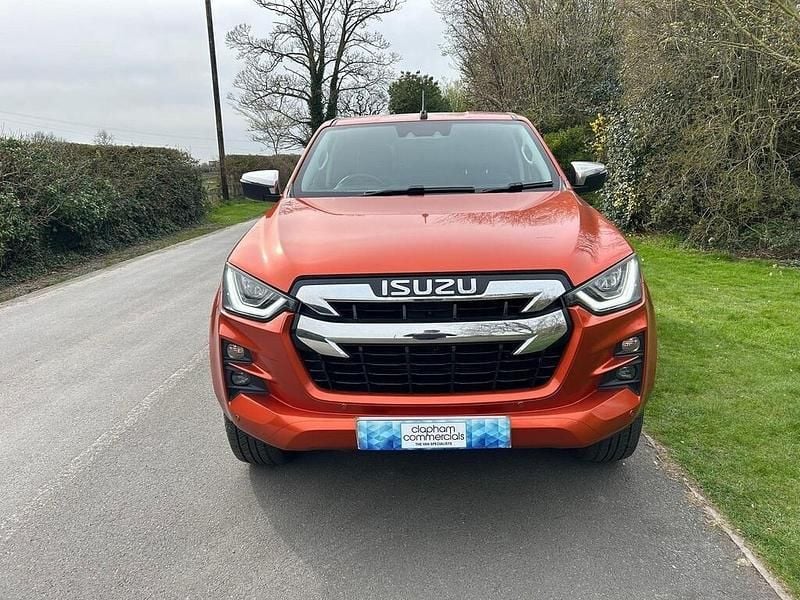 Used Isuzu D-Max 163 HP (119 kW) 2022 Orange Pickup