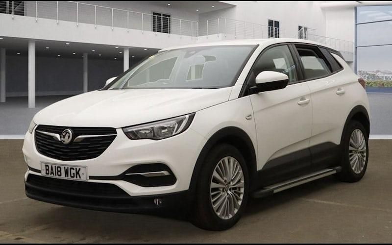 Used Vauxhall Grandland X S 131 HP (96 kW) 2018 White SUV