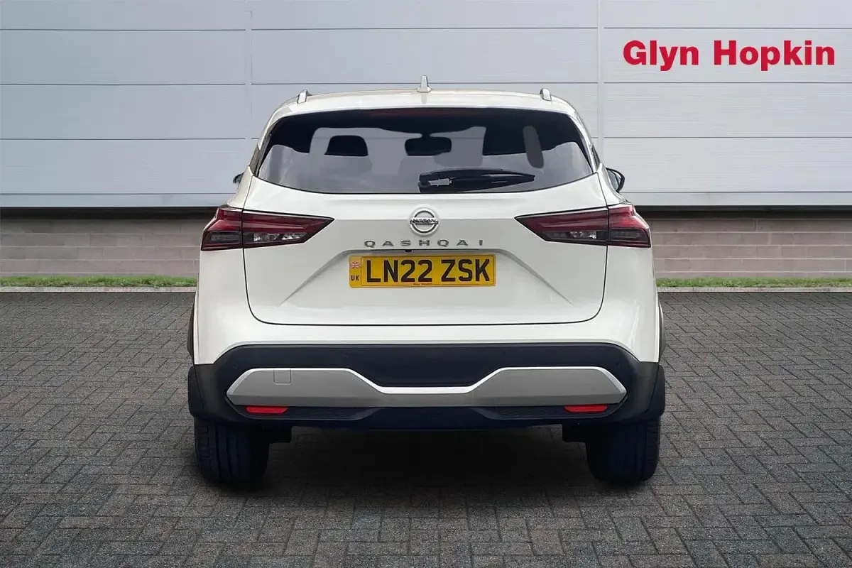 Used Nissan Qashqai Tekna 2022 White SUV