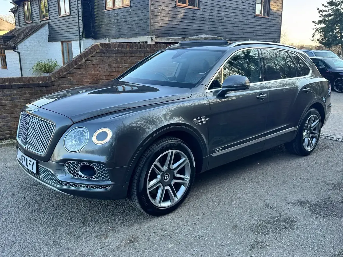 Used Bentley Bentayga 435 HP (319 kW) 2017 Grey SUV