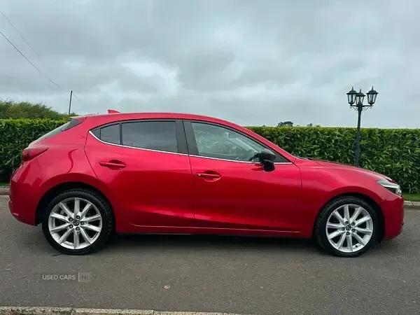 Used Mazda 3 Inclusive 150 HP (110 kW) 2017 Red Hatchback