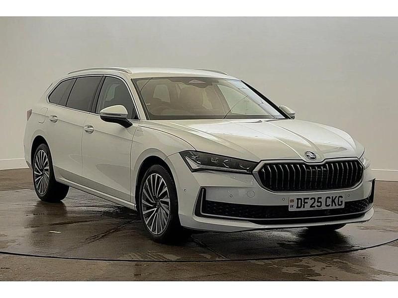 Used Skoda Superb LAURIN & KLEMENT 142 HP (104 kW) 2025 Pure white Estate