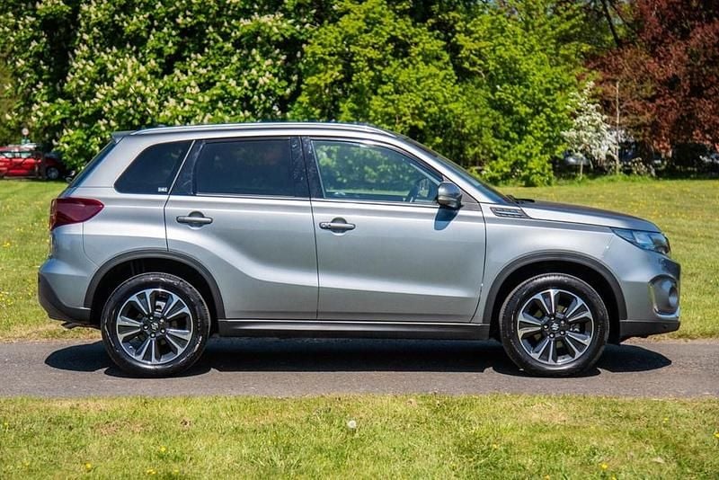 Gebraucht Suzuki Vitara SZ5 116 PS (85 kW) 2023 Grau SUV