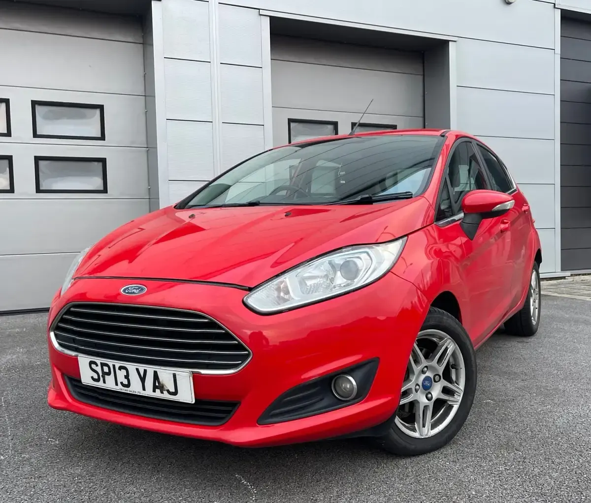 Usado Ford Fiesta Zetec 82 HP (60 kW) 2013 Vermelho Citadino