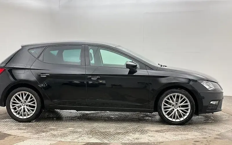 Used Seat Leon SE Dynamic 131 HP (96 kW) 2019 Black Hatchback