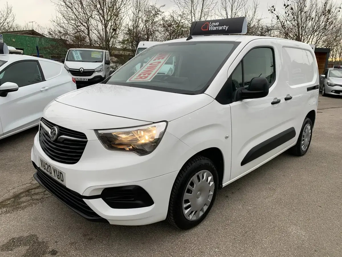 Used Vauxhall Combo Sportive 100 HP (73 kW) 2020 White Van