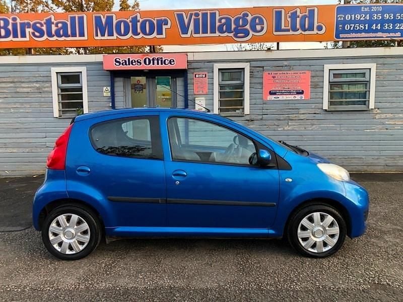 Used Peugeot 107 68 HP (50 kW) 2011 Blue Hatchback
