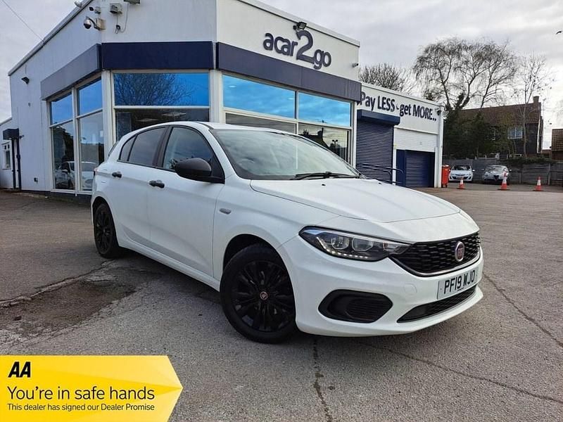 Used Fiat Tipo Easy 95 HP (69 kW) 2019 White Hatchback