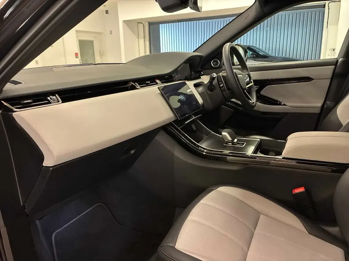 Used Land Rover Range Rover evoque SE Dynamic 2025 Grey SUV