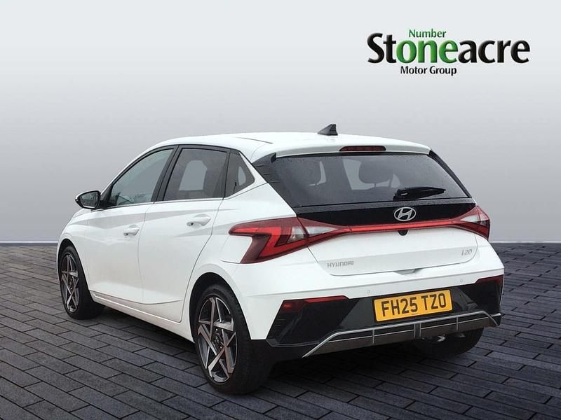 Used Hyundai i20 Premium 99 HP (72 kW) 2025 White Hatchback