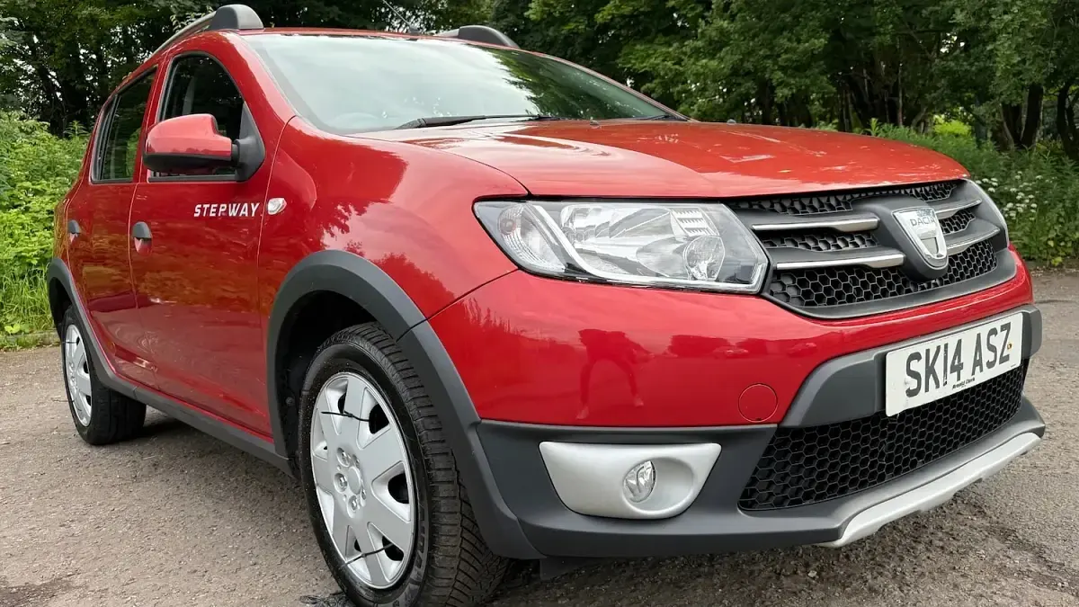 Used Dacia Sandero Lauréate 90 HP (66 kW) 2014 Red Hatchback