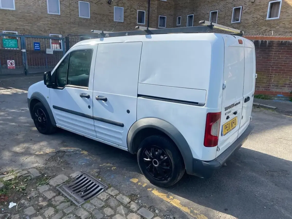 Usado Ford Transit Connect 75 HP (55 kW) 2011 Branco Monovolume