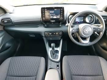 Used Toyota Yaris Hybrid Design 116 HP (85 kW) 2023 White Hatchback