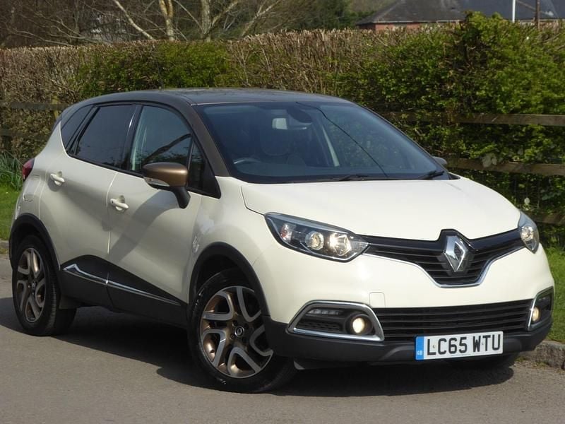 Used Renault Captur Iconic 110 HP (80 kW) 2016 Cream brown SUV