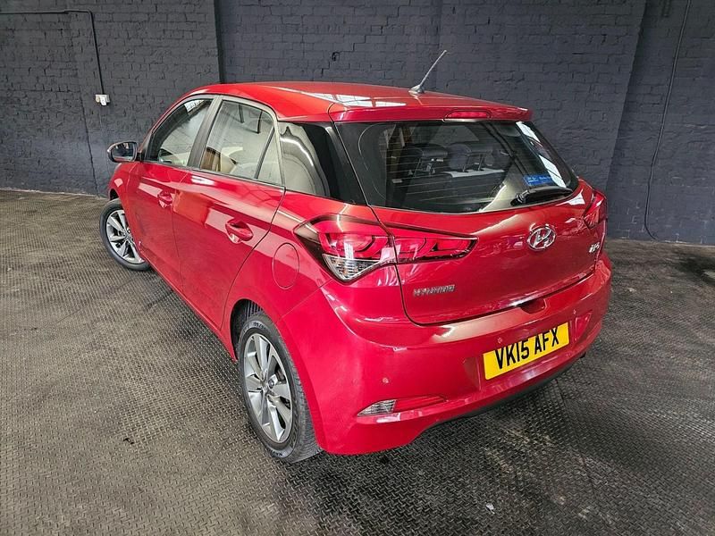 Used Hyundai i20 SE 84 HP (61 kW) 2015 Red Hatchback