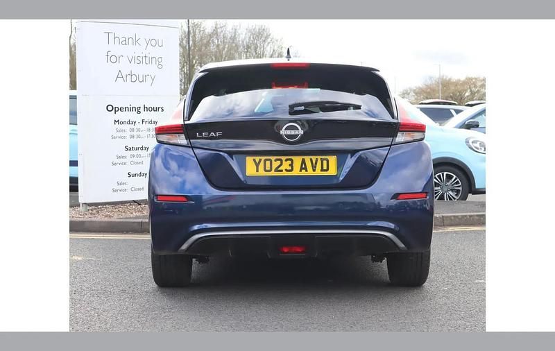 Used Nissan Leaf Tekna 108 kW (147 HP) 2023 Blue Hatchback