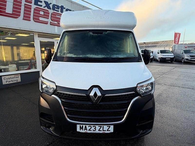 Used Renault Master Business 145 HP (106 kW) 2023 Mineral white MPV