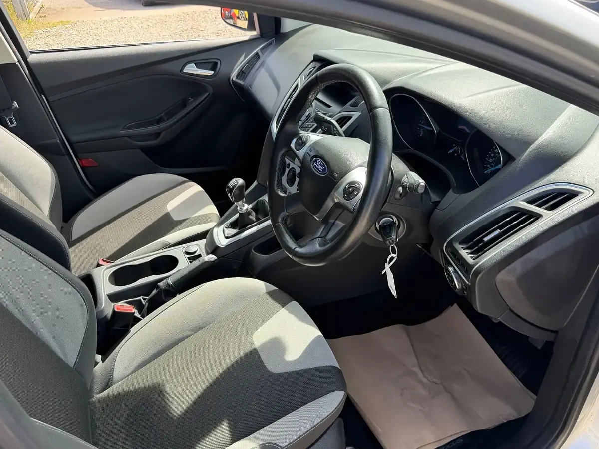 Used Ford Focus Zetec 2014 Silver Hatchback