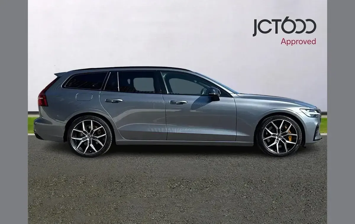 Used Volvo V60 312 HP (229 kW) 2021 Grey Estate
