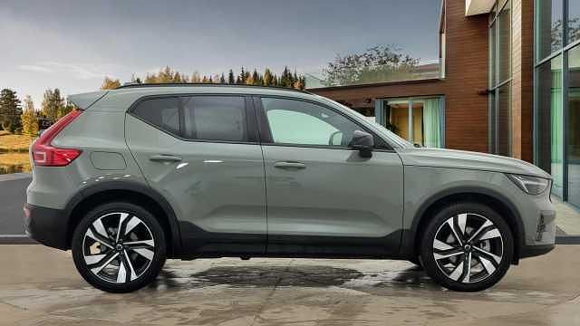 Used Volvo XC40 Plus 161 HP (118 kW) 2025 Green SUV