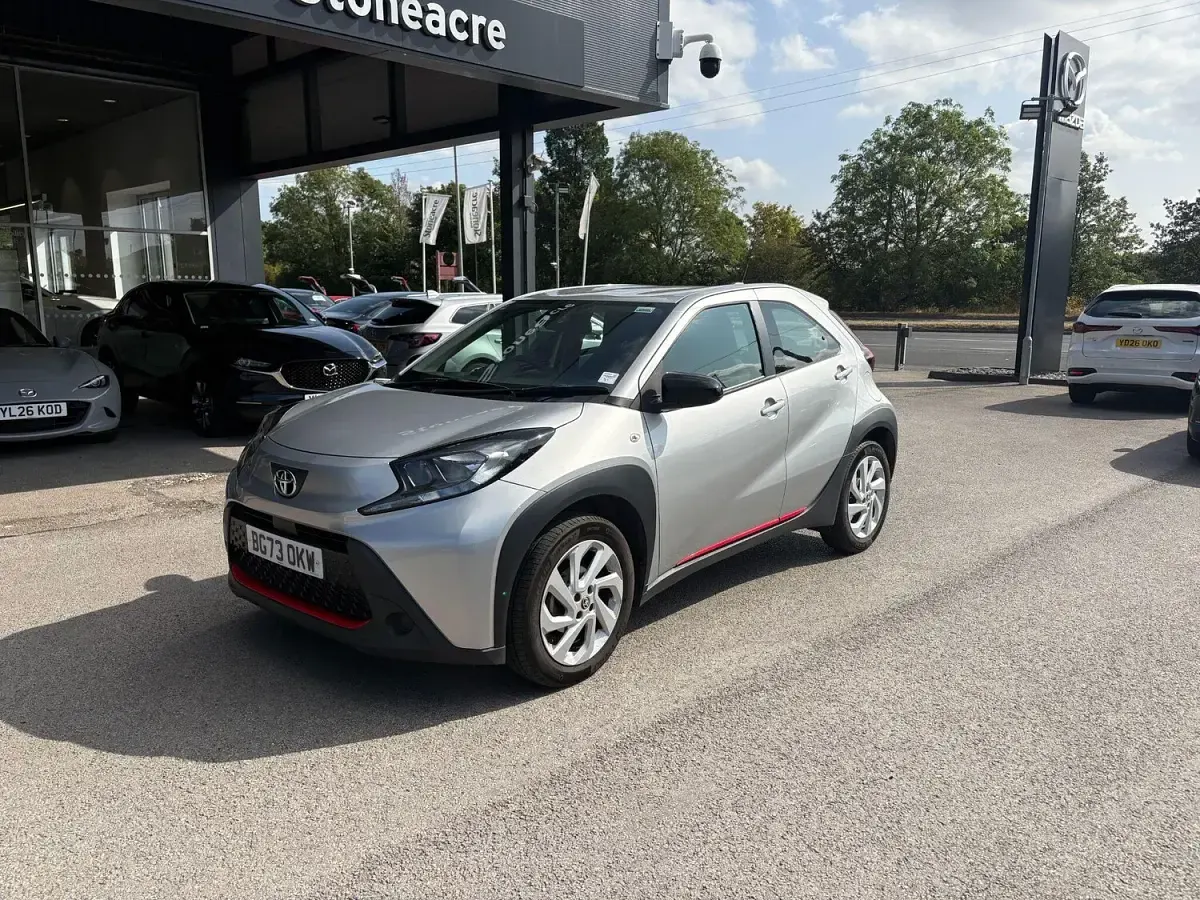 Used Toyota Aygo X PURE 72 HP (52 kW) 2023 Silver SUV