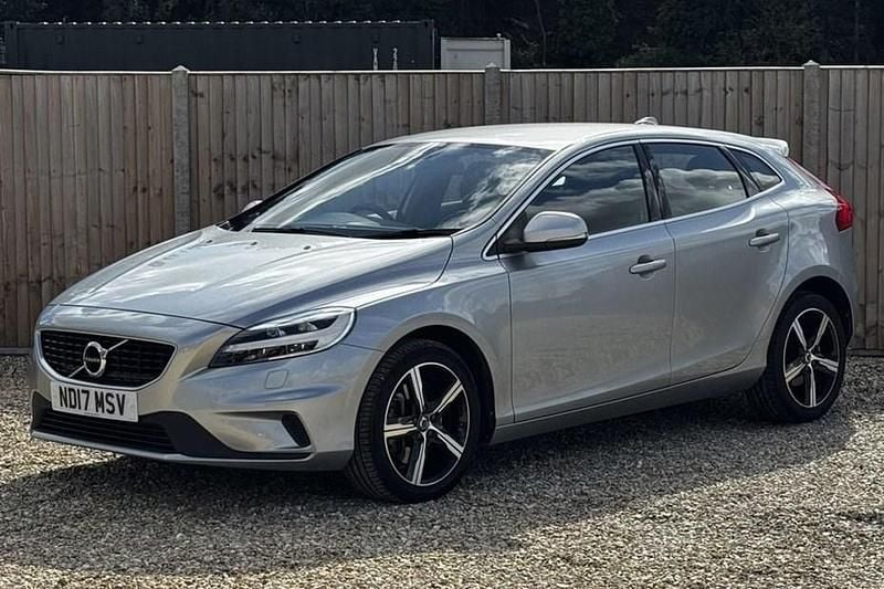 Used 2017 Volvo V40 R-Design Estate | £8,800 (Good price) - Image 1/1