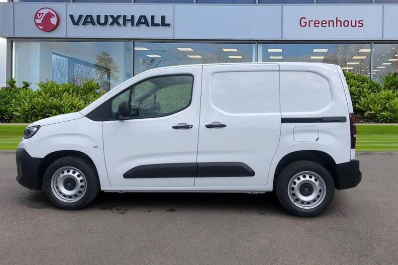 White New 2025 Citroën Berlingo MPV | £17,990 - Image 1/4