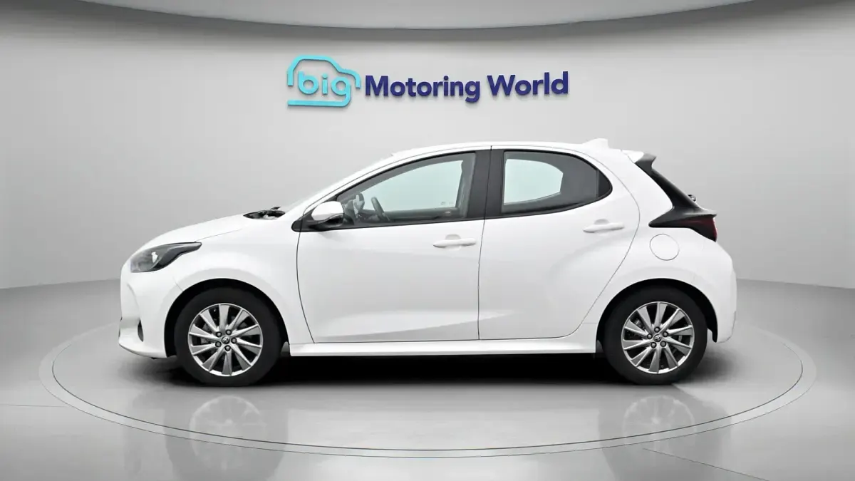 Used Toyota Yaris 116 HP (85 kW) 2023 White Hatchback