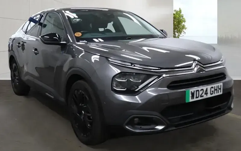 Begagnad Citroën e-C4 100 kW (136 HK) 2024 Sedan