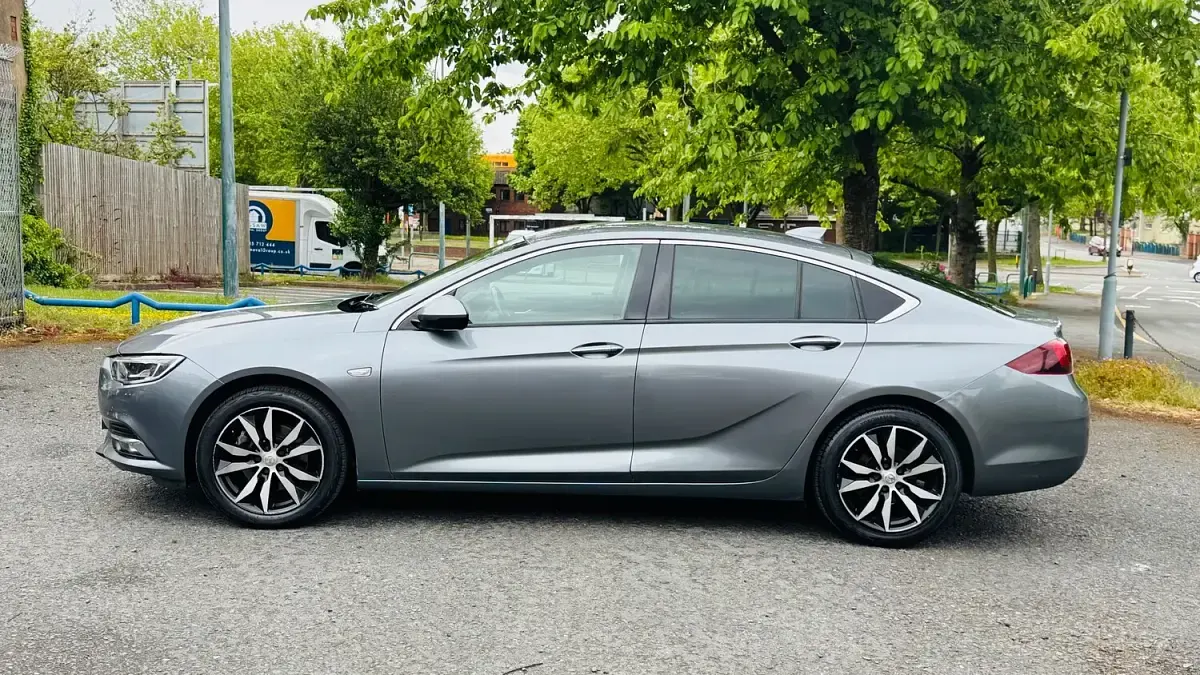 Used Vauxhall Insignia Elite 136 HP (100 kW) 2017 Grey Hatchback