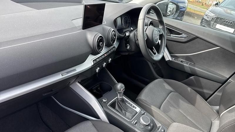 Begagnad Audi Q2 Sport 2018 Grå SUV