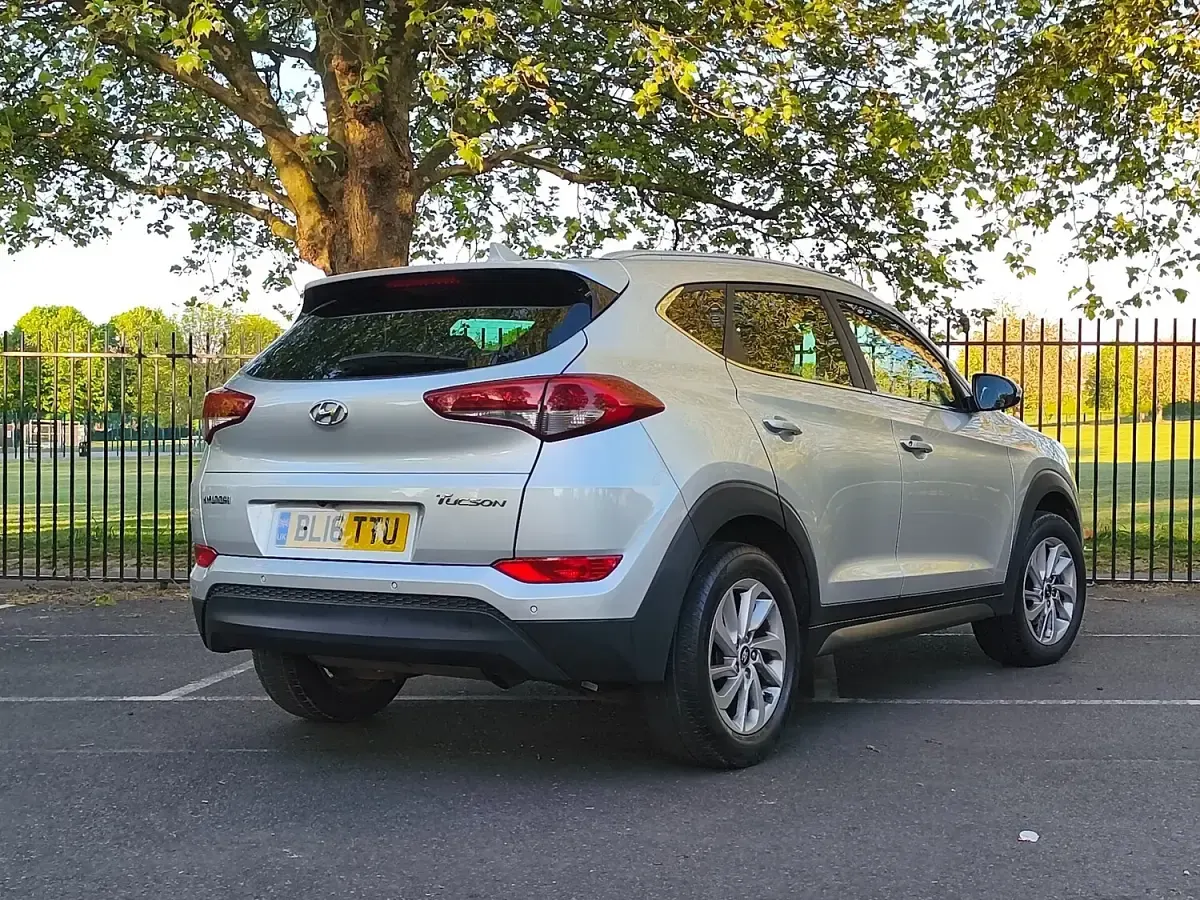 Used Hyundai Tucson Premium 116 HP (85 kW) 2016 Silver SUV