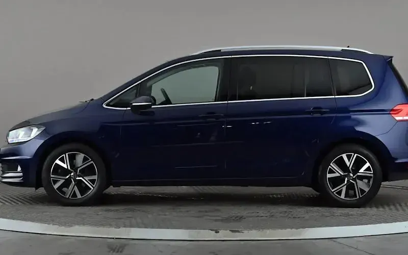 Used VW Touran SEL 150 HP (110 kW) 2025 MPV