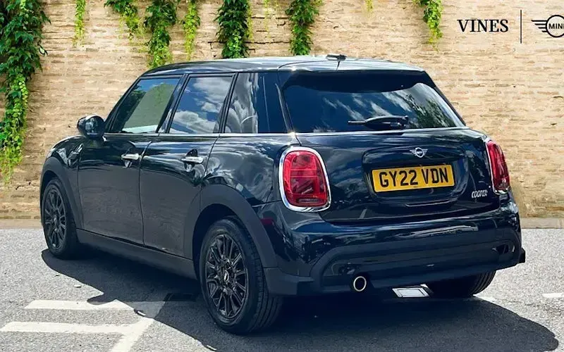 Used Mini Cooper Classic 136 HP (100 kW) 2022 Black Hatchback
