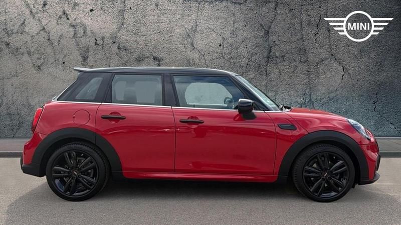 Used Mini Cooper Hatch 134 HP (98 kW) 2023 Red Hatchback