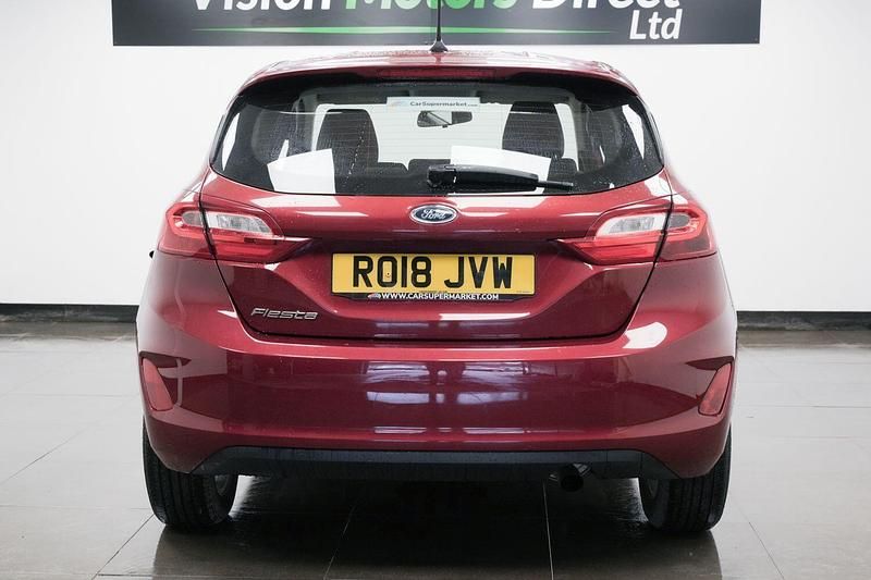 Used Ford Fiesta Zetec 100 HP (73 kW) 2018 Red Hatchback