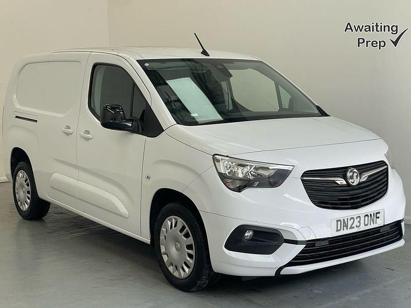 White Used 2023 Vauxhall Combo S MPV | £12,450 (Fair price) - Image 1/4