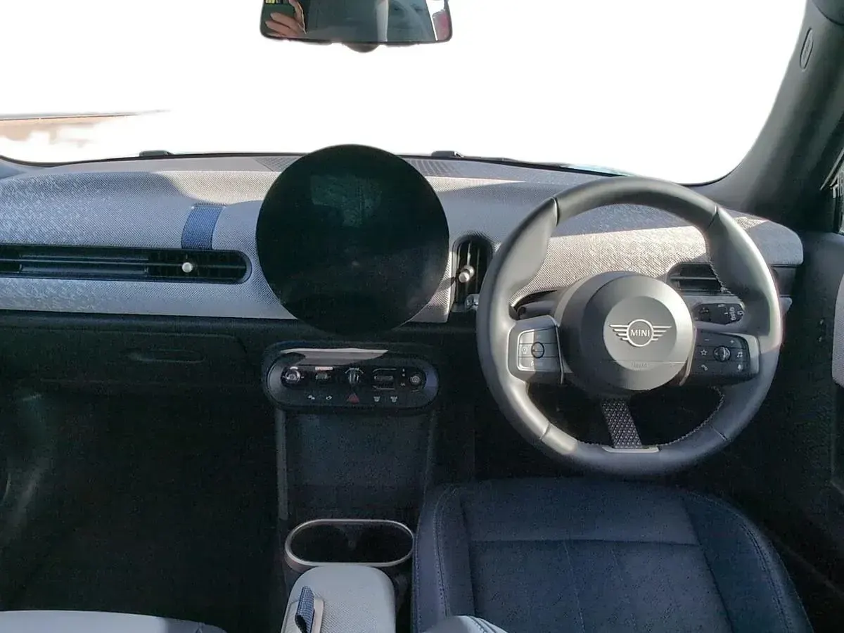 Begagnad Mini Cooper Exclusive 2024 Grön Halvkombi