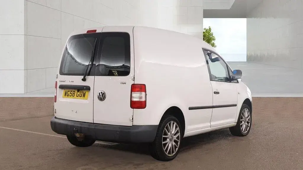 Used VW Caddy 104 HP (76 kW) 2009 White MPV