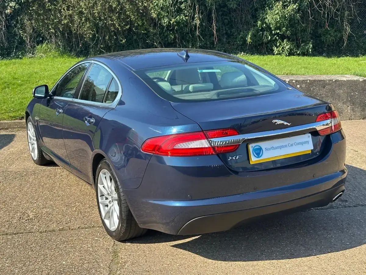 Usado Jaguar XF Premium Luxury 200 HP (147 kW) 2013 Azul Sedan