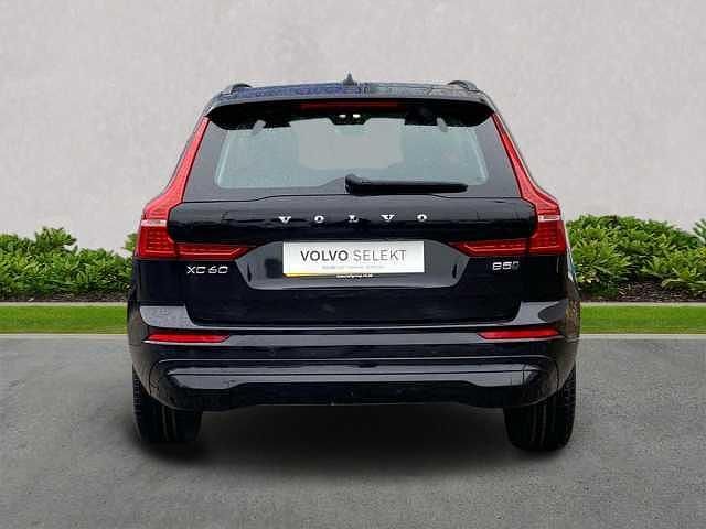 Used Volvo XC60 Core 250 HP (183 kW) 2023 SUV