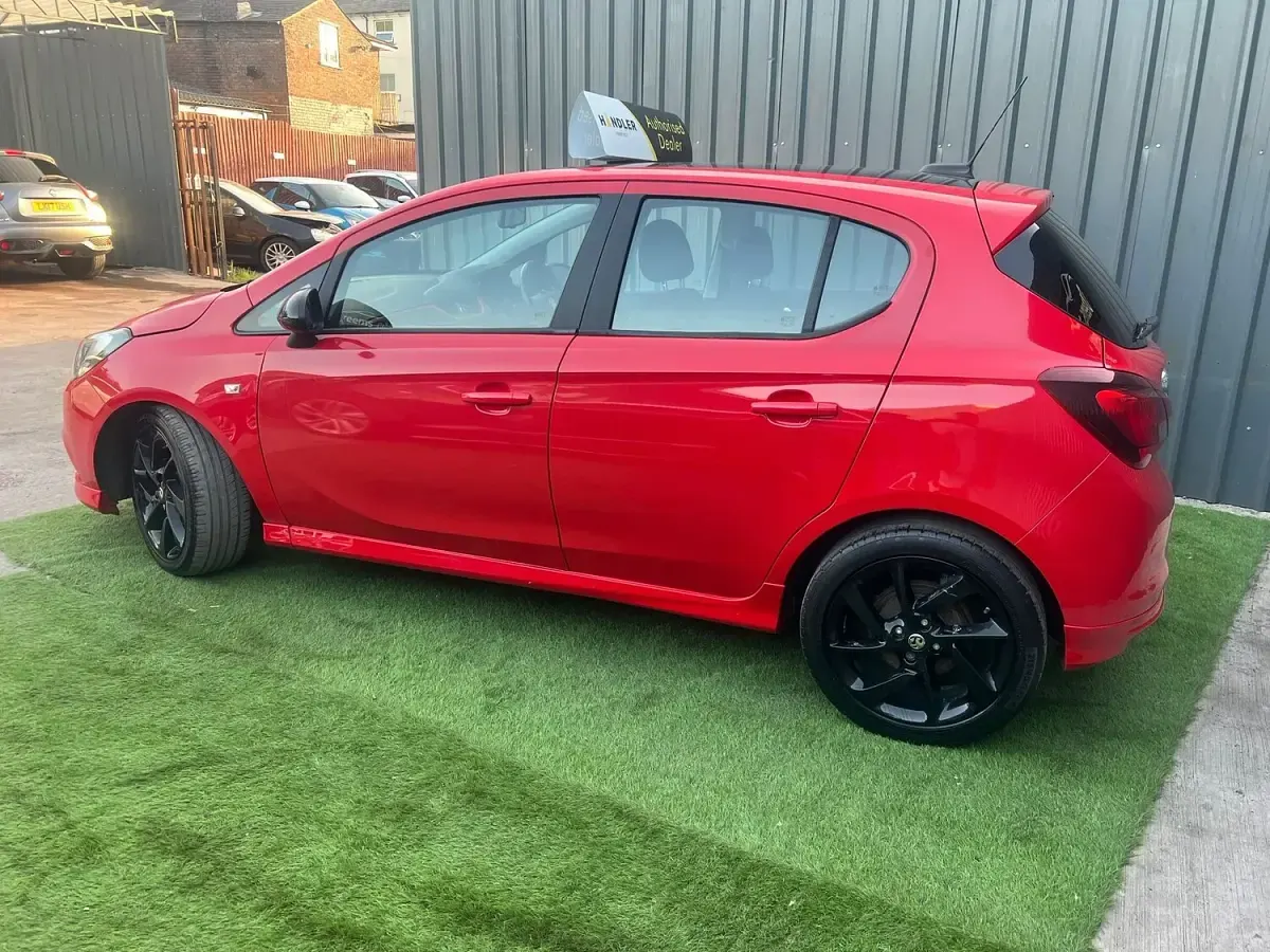 Used Vauxhall Corsa SRi 90 HP (66 kW) 2018 Red Hatchback