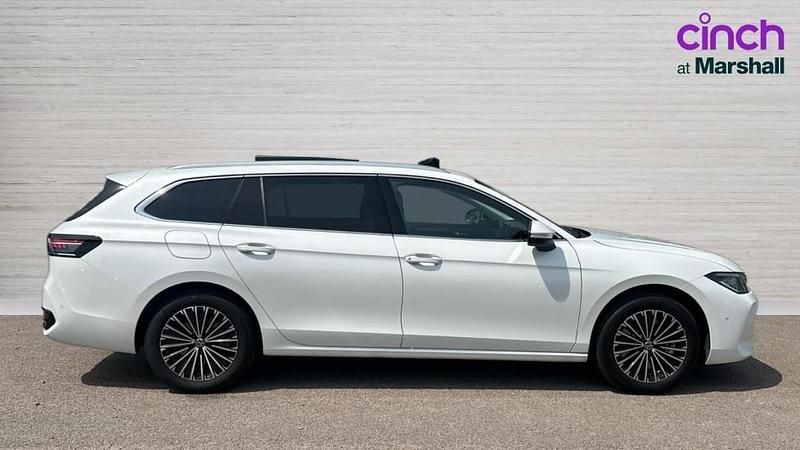 Used VW Passat Elegance 272 HP (200 kW) 2024 White  Estate