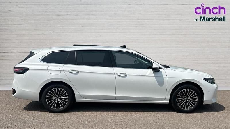 Used VW Passat Elegance 272 HP (200 kW) 2024 White  Estate