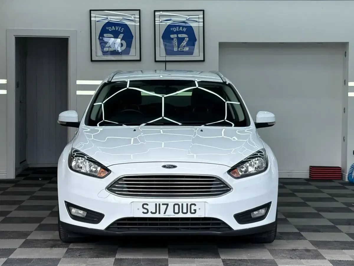 Used Ford Focus Zetec 120 HP (88 kW) 2017 White Estate