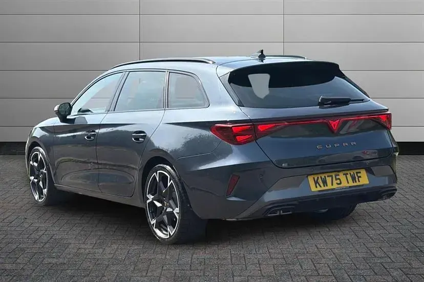 New Cupra Leon 150 HP (110 kW) 2026 Magnetic tech grey Estate