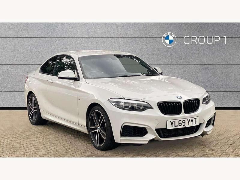 Mineral white Used 2020 BMW 218 M Sport Coupe | £18,350 (Fair price) - Image 1/4