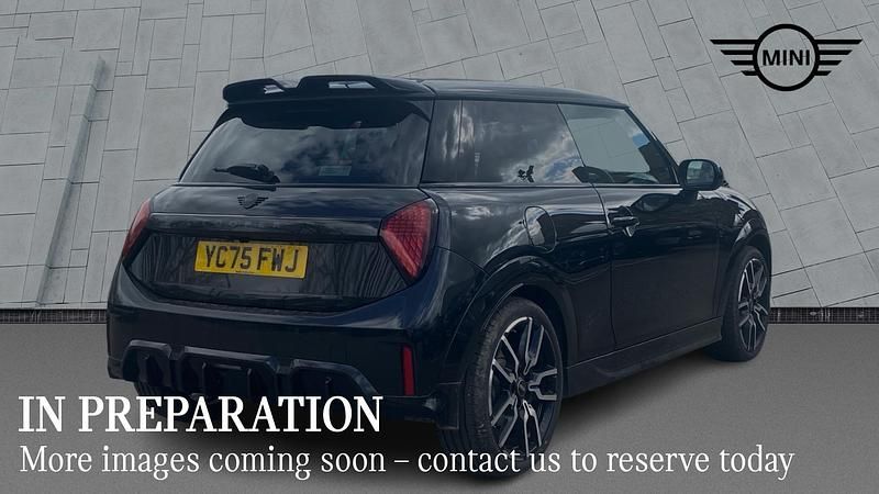 Usado Mini Cooper Hatch 113 kW (154 CV) 2025 Negro Utilitario