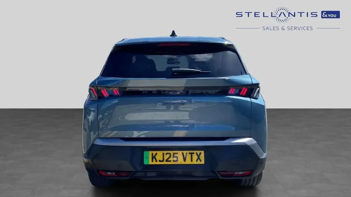 Used Peugeot e-5008 Allure 152 kW (207 HP) 2025 Blue SUV