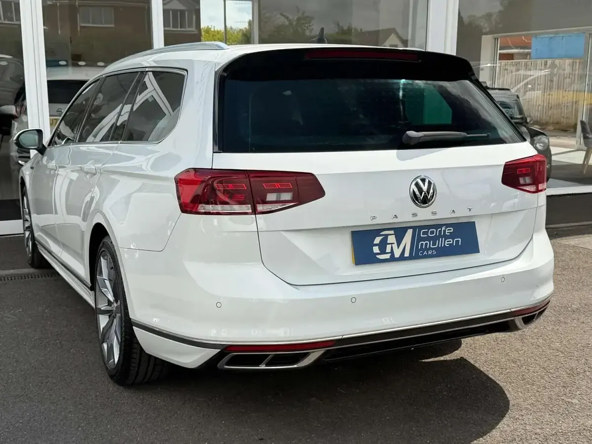 Used VW Passat R-line 190 HP (139 kW) 2020 White Estate